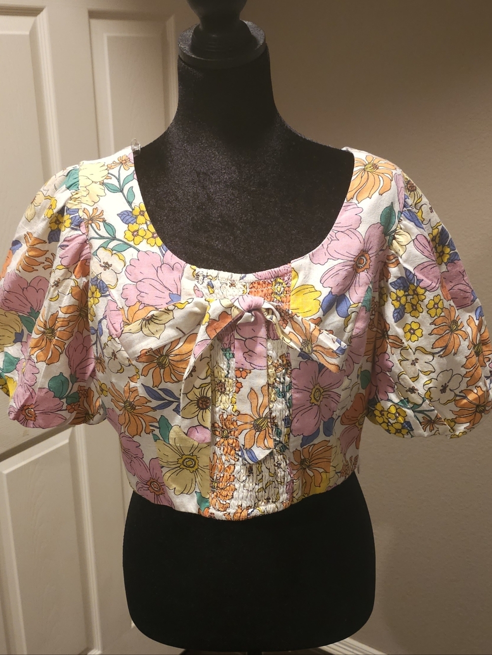 NWT- Floral Tie-Front Puff Sleeve Crop Top - Multicolor